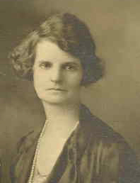 Photo of photos/Janet McLennan b1886 Manitoba portrait